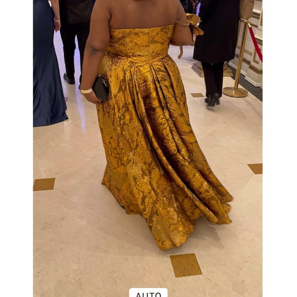 Beautiful Teuta Matoshi gown - Picture 4 of 6